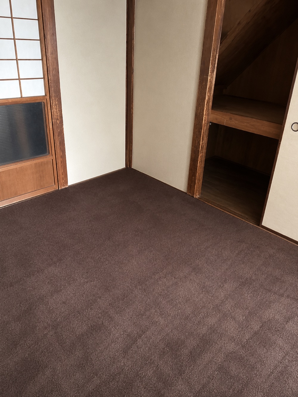 作業後：和室 和室（マッサージチェア・書籍・押入れの中身）